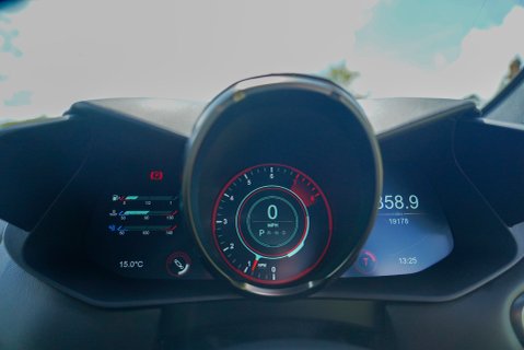 Aston Martin Vantage V8 14