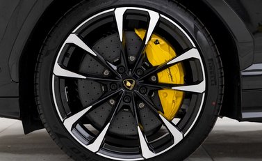 Lamborghini Urus 8