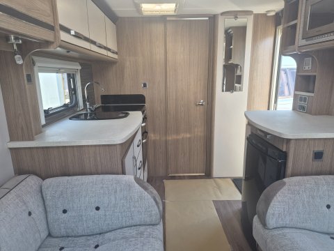 Coachman VIP 460  9
