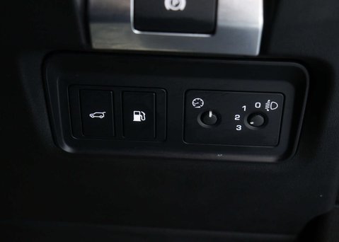 Land Rover Range Rover Evoque 1.5 Range Rover Evoque S P300e Auto 4WD 5dr 37