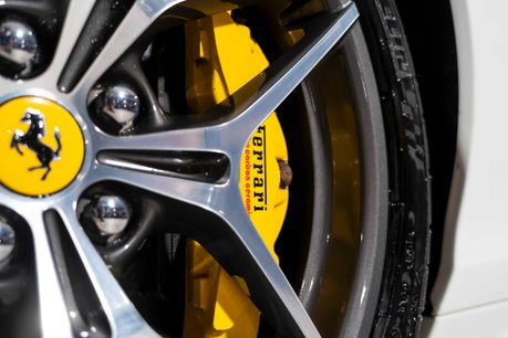 Ferrari California T. MAGNERIDE SUSPENSION. BESPOKE INTERIOR. TWO-TONE BODYWORK. CARPLAY. 15