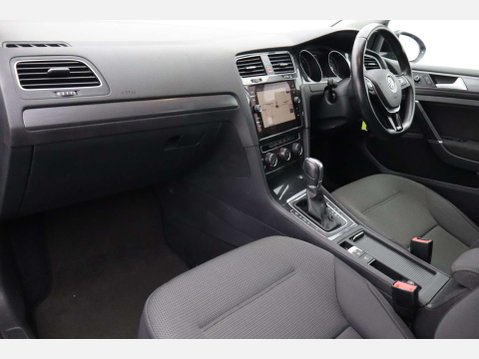 Volkswagen Golf 2.0 Golf SE Nav TDI BlueMotion Technology Semi-Auto 5dr 12