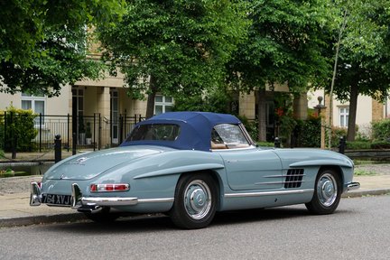 Mercedes-Benz SL 300 Roadster 8
