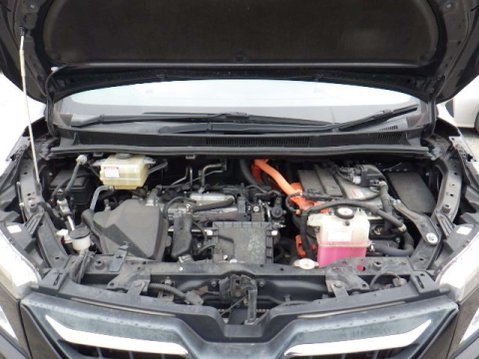 Toyota Voxy Hybrid 22