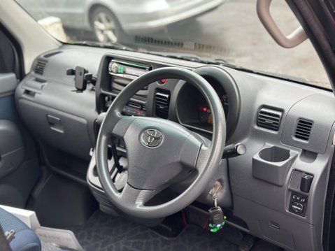 Toyota bB Pixis 9