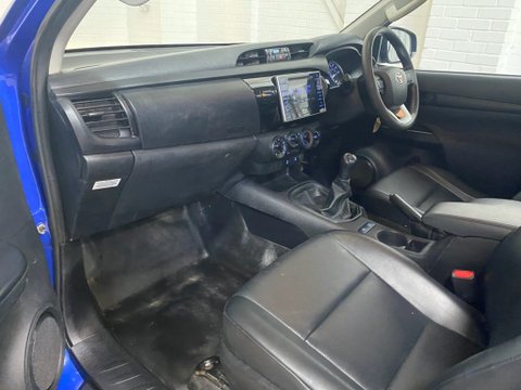 Toyota Hilux ACTIVE 4WD D-4D ECB 17