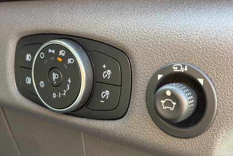 Ford Transit 350 Limited L3H3 165 ps Panel Van 38