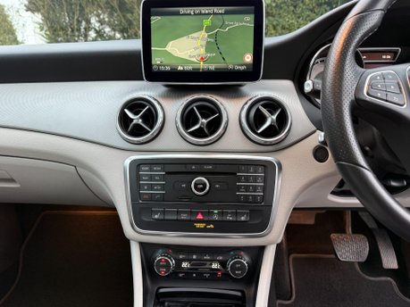 Mercedes-Benz GLA 2.1 GLA200d Sport (Premium Plus) 7G-DCT Euro 6 (s/s) 5dr 21