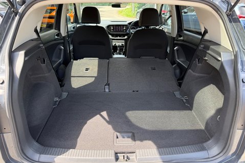 Volkswagen T-Cross SE TSI DSG - ONE OWNER - APPLE CAR PLAY - PARKING SENSORS- FULL SERVICE HIS 45