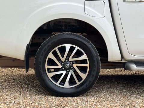 Nissan Navara 2.3 Navara N-Connecta dCi 4WD 5dr 18