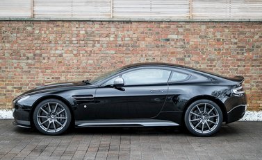 Aston Martin V12 Vantage S 2