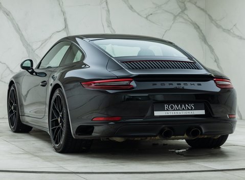 Porsche 911 Carrera GTS (991.2) 10