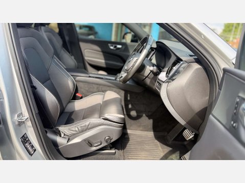 Volvo XC60 2.0 XC60 R-Design Pro T8 Recharge AWD Auto 4WD 5dr 4
