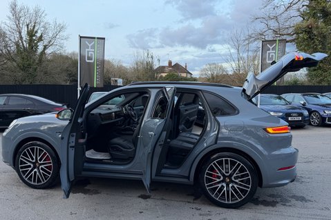 Porsche Cayenne V6 S E-HYBRID BLACK EDITION - PANORAMIC ROOF - AS NEW CONDITION 19