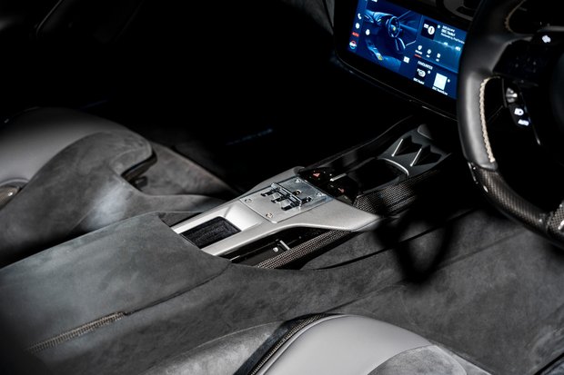 Ferrari 12Cilindri COUPE. HISTORIC PAINTWORK. PASSENGER DISPLAY. LIFT. PANO ROOF. CARBON INT. 5