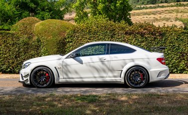 Mercedes-Benz C63 AMG Black Series 3