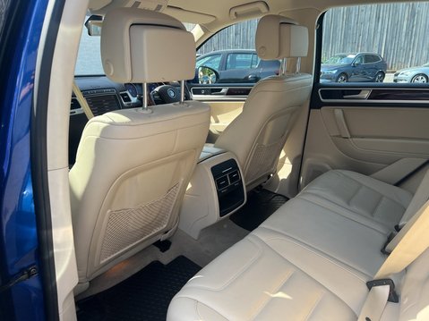 Volkswagen Touareg 3.0 TDI V6 BlueMotion Tech SE SUV 5dr Diesel Tiptronic 4WD Euro 6 (s/s) (26 41