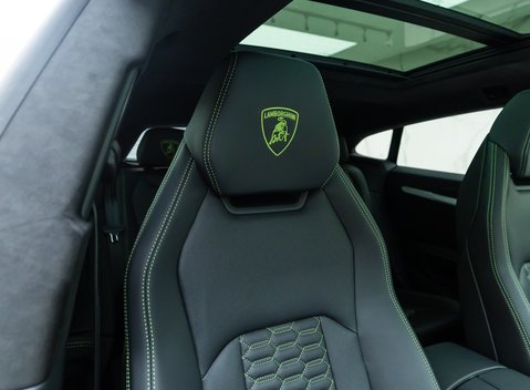 Lamborghini Urus 12