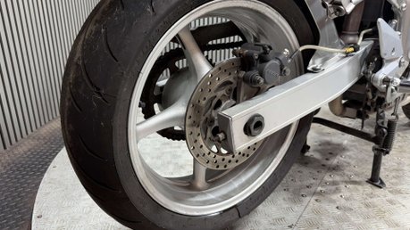 Yamaha FZ 2004 ONLY 22K GOOD RUNNING PROJECT BIKE 600CC 17