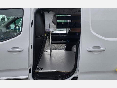 Toyota Proace City design L1 H1 SWB 1.5d 100ps eu6 nav 6 Speed 20
