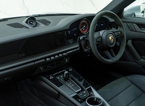 Porsche 911 (992) Carrera GTS 15