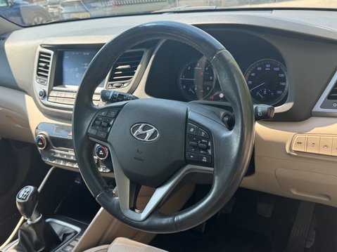 Hyundai TUCSON 2.0 CRDi Premium SE SUV 5dr Diesel Manual 4WD Euro 6 (136 ps) 12