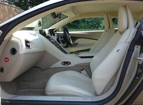 Aston Martin DB11 12