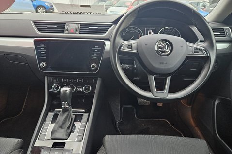 Skoda Superb SE TSI AUTOMATIC. 1 PREVIOUS KEEPER.. APPLE PLAY.. 5 MAIN DEALER SERVICE 19
