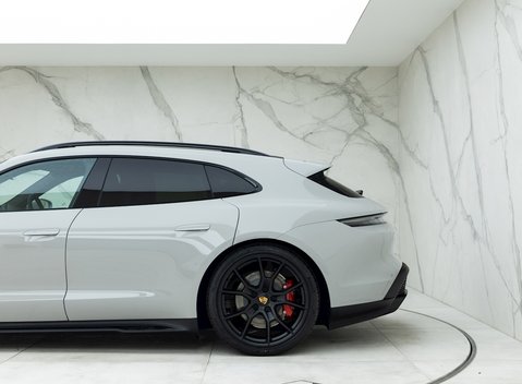 Porsche Taycan GTS Sport Turismo 27