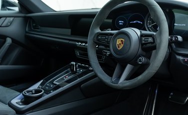 Porsche 911 Carrera GTS (992) 10
