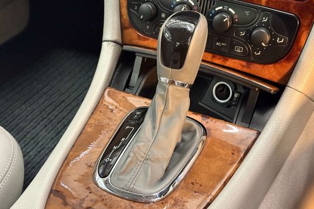 Mercedes-Benz CLK 3.2 CLK320 Elegance Coupe 2dr Petrol Automatic (250 g/km, 215 bhp) 51