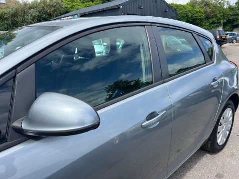 Vauxhall Astra 1.4 16v Exclusiv Euro 5 5dr 14