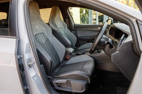 Volkswagen Golf R-LINE TSI 37