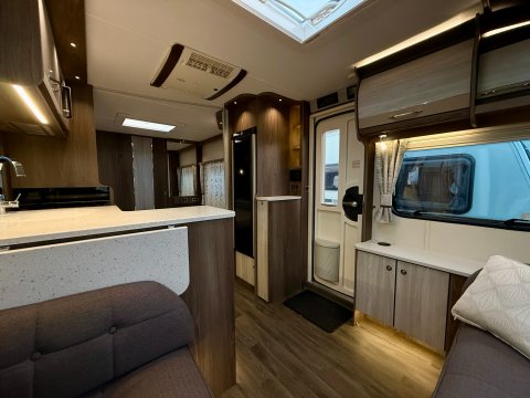 Coachman Lusso 1  19