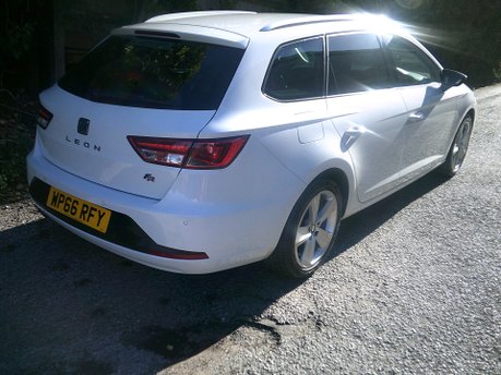SEAT Leon ECOTSI FR TECHNOLOGY DSG ONLY 51,000 MILES FROM NEW 2