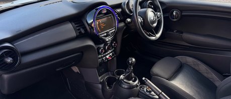 Mini Hatch COOPER.. 6 SERVICES..DAB..SAT NAV..HEATED SEATS..STUNNING EXAMPLE 1