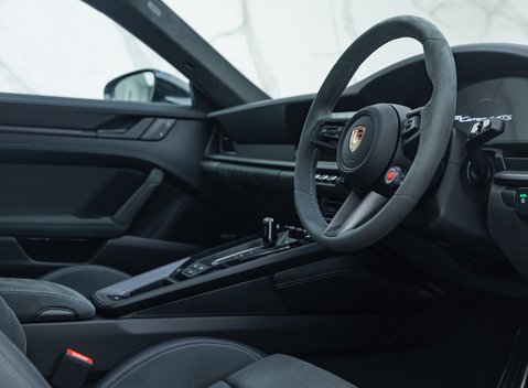 Porsche 911 Carrera 4 GTS (992.2) 14