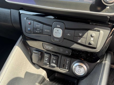 Nissan LEAF N-Connecta 16