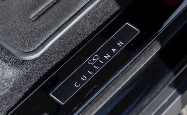 Rolls-Royce Cullinan Black Badge 30