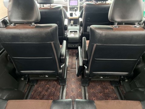 Toyota Alphard GOLDEN EYES II V6 26