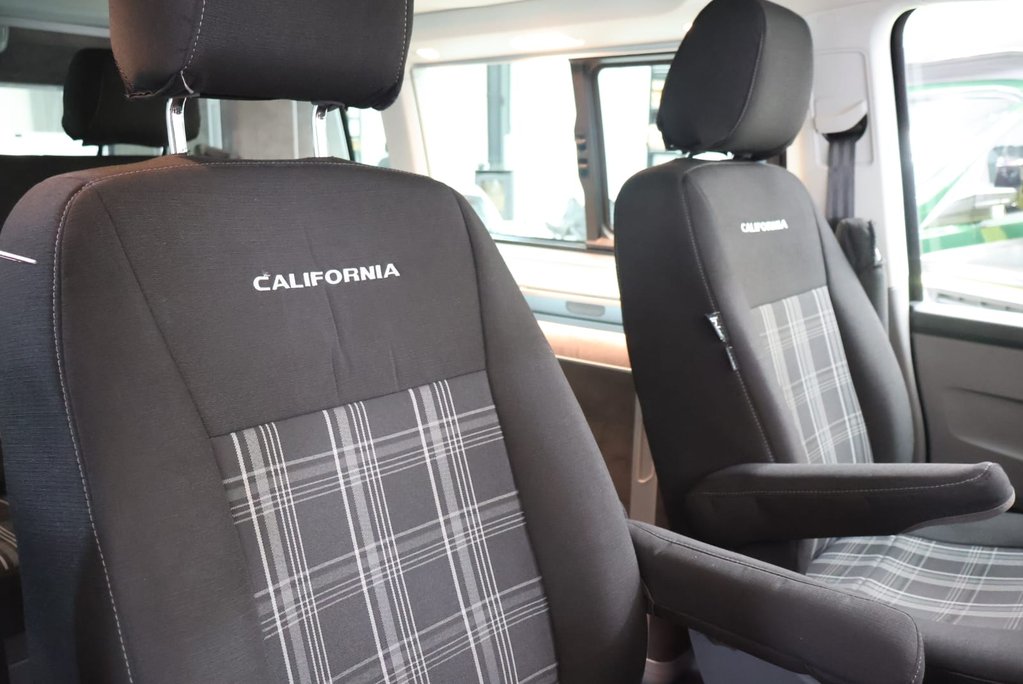 Volkswagen California OCEANI 4MOTION DSG HUGE SPEC VERY RARE  5 YEAR WARRANTY FROM NEW  4 BERTH 18