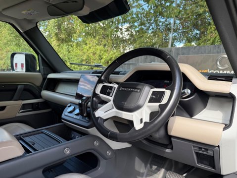 Land Rover Defender HSE MHEV 16