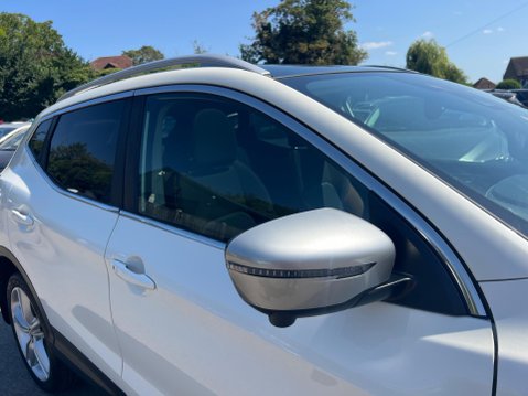 Nissan Qashqai 1.3 DIG-T N-Motion Euro 6 (s/s) 5dr 14