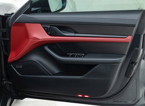 Porsche Taycan Turbo S Cross Turismo 23