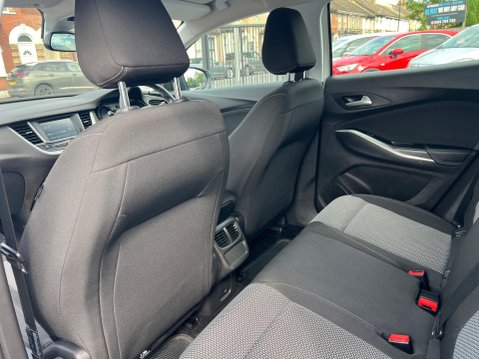 Vauxhall Grandland X 1.2 Turbo SE Euro 6 (s/s) 5dr 27