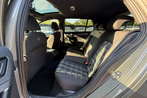 Volkswagen Golf GTD - PANORAMIC ROOF - ACC - SPORT AND SOUND PACK - CARPLAY 25