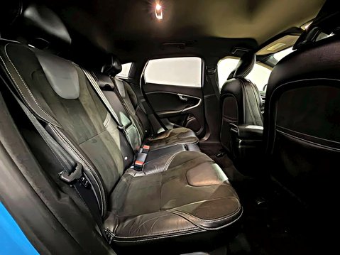 Volvo V40 R-DESIGN D3 MANUAL 19