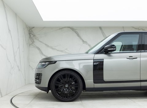 Land Rover Range Rover D300 Westminster Black Edition 23