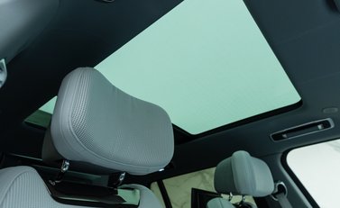 Land Rover Range Rover P615 SV LWB 17