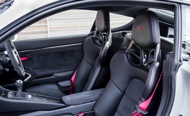Porsche Cayman GT4 26
